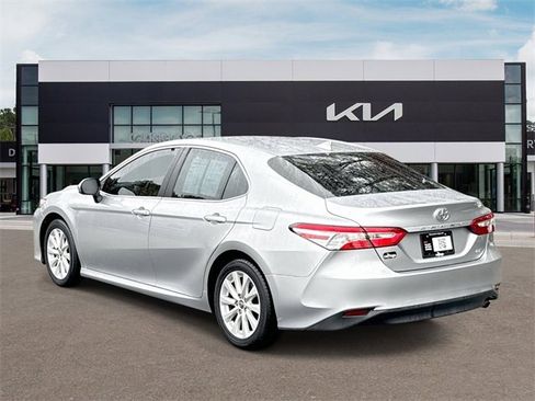 Used 2020 Toyota Camry LE image 6