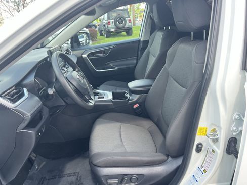 Used 2022 Toyota RAV4 XLE image 21