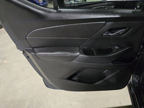 Used 2018 Chevrolet Traverse LT image 27