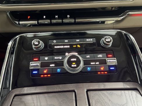 Used 2023 Lincoln Navigator Reserve image 17