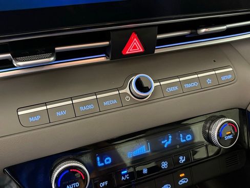 Used 2024 Hyundai Elantra Blue image 27