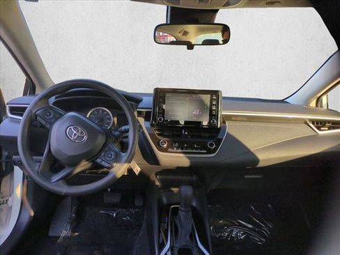 Used 2022 Toyota Corolla LE FWD image 16