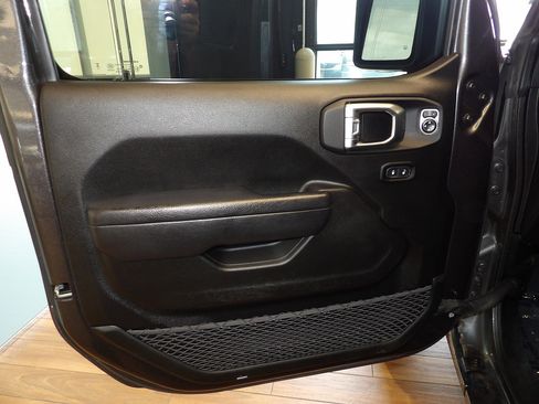Used 2024 Jeep Wrangler Unlimited Sport AWD/4WD image 25
