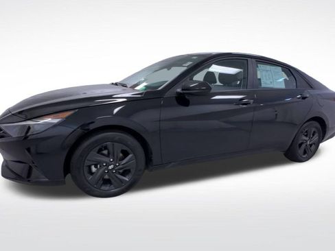 Used 2023 Hyundai Elantra SEL w/ Preferred Accessory Package FWD image 4