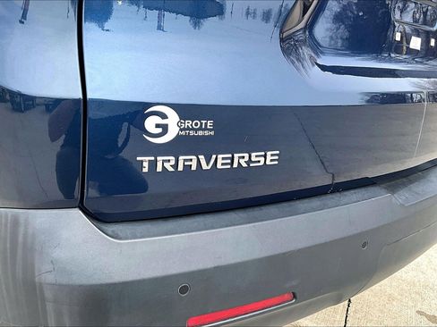 Used 2020 Chevrolet Traverse LT image 9