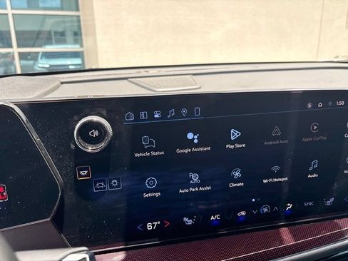 Used 2024 Chevrolet Traverse Z71 w/ Enhanced Driving Package AWD/4WD image 3