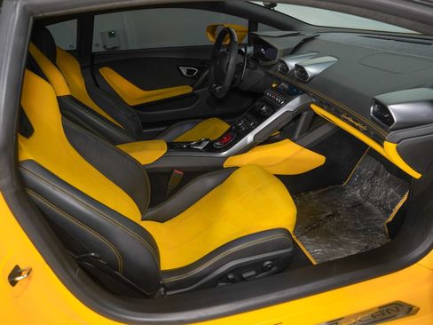 Used 2015 Lamborghini Huracan LP 610-4 AWD/4WD image 2