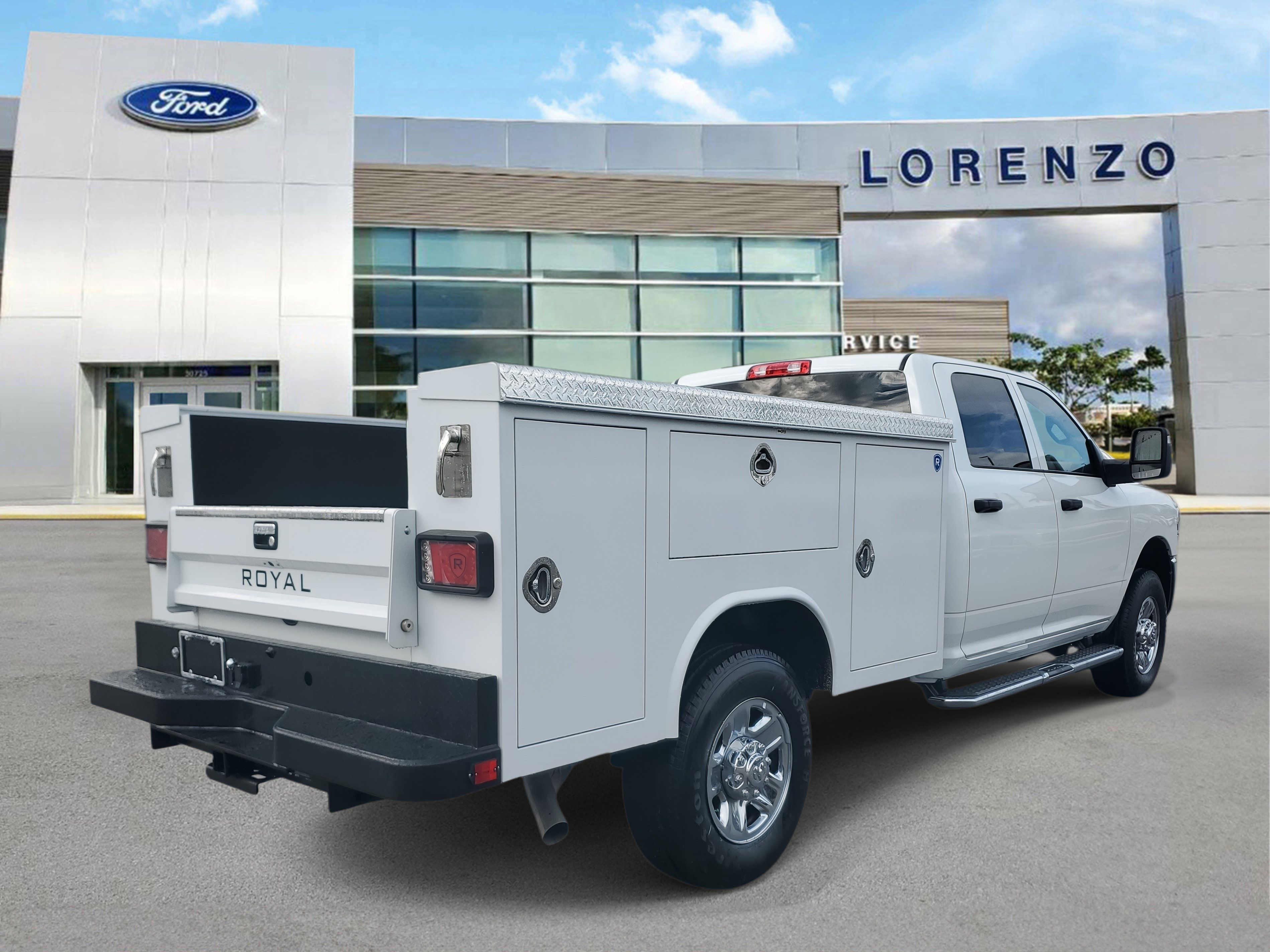 Used 2024 RAM 3500 Tradesman w/ Chrome Appearance Group AWD/4WD image 5
