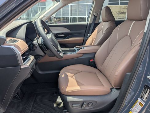 New 2026 Toyota Grand Highlander AWD image 12