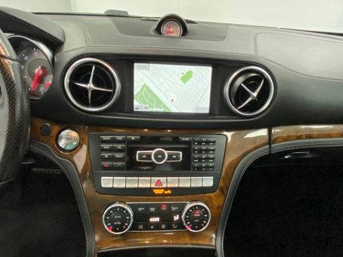 Used 2014 Mercedes-Benz SL 550 image 38