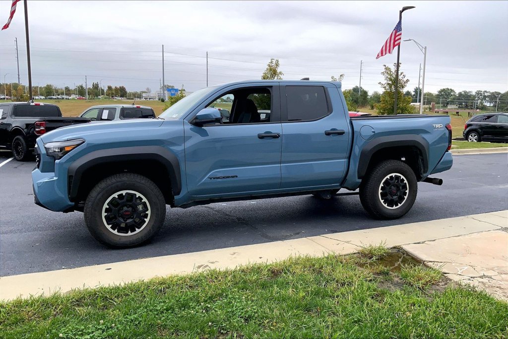 Used 2026 Toyota Tacoma TRD Off-Road AWD/4WD image 12