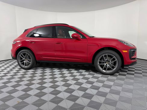 Certified 2026 Porsche Macan AWD/4WD image 8