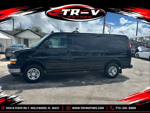 Used 2018 Chevrolet Express 2500 w/ Driver Convenience Package RWD image 8