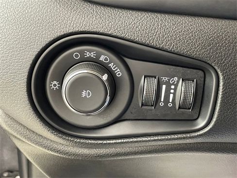 Used 2021 Jeep Renegade Latitude w/ Convenience Group image 16