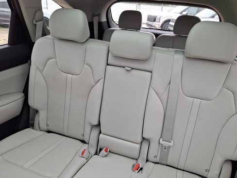Used 2024 Kia Sorento S w/ Panoramic Sunroof Package FWD image 18