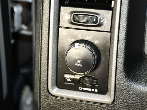 Used 2017 RAM 1500 Express w/ Express Value Package image 36