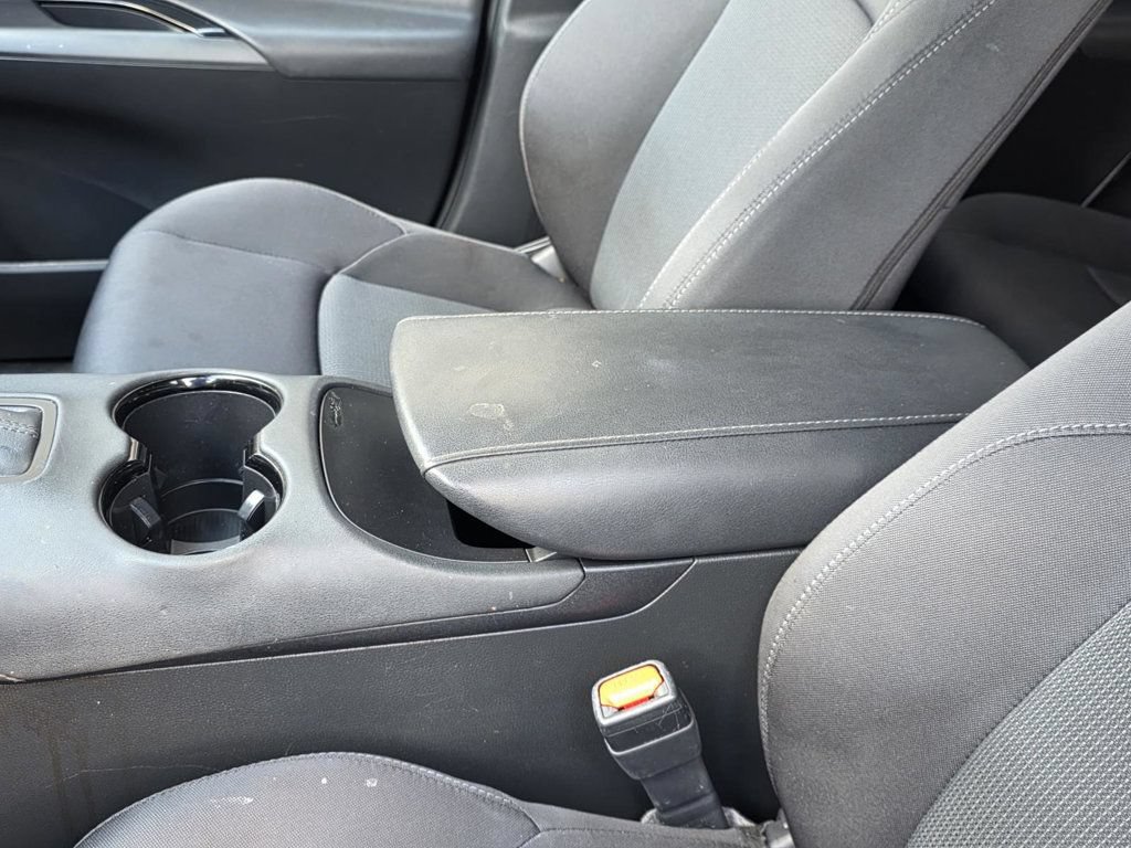 Used 2023 Toyota Venza LE AWD/4WD image 7