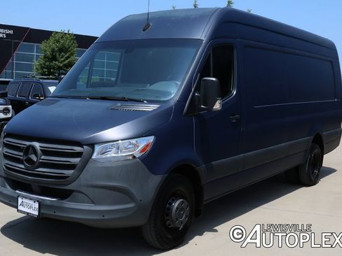 Used 2022 Mercedes-Benz Sprinter 4500 image 1