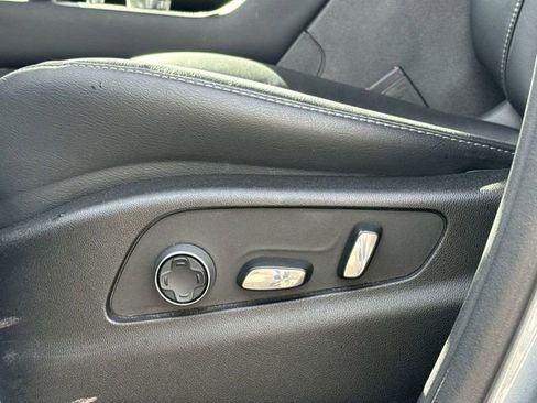 Used 2025 Cadillac XT4 Premium Luxury image 13