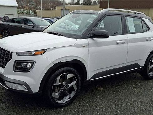 Certified 2023 Hyundai Venue Limited w/ Cargo Package image 4