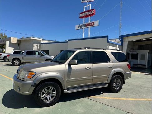 Used 2004 Toyota Sequoia SR5 RWD image 12