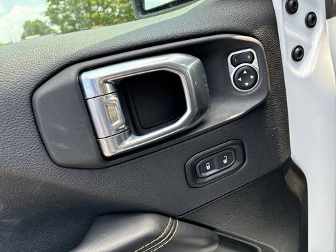 Used 2025 Jeep Wrangler Unlimited Sahara AWD/4WD image 13