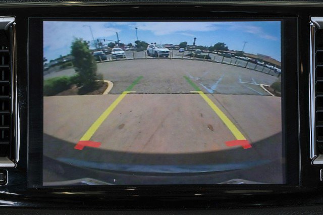 Used 2023 Chrysler Pacifica Touring-L FWD image 16