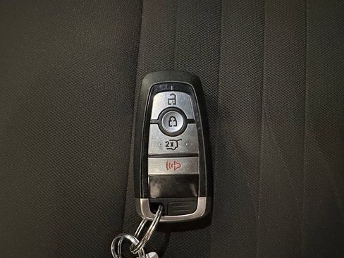Used 2021 Ford Explorer XLT AWD/4WD image 17