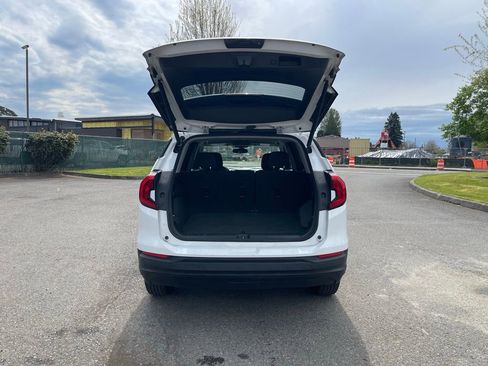 Used 2018 GMC Terrain SLE w/ Driver Convenience Package image 4