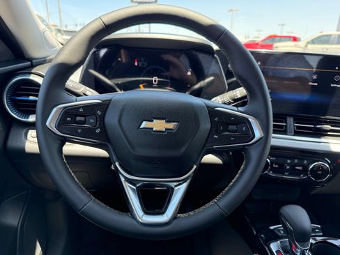 New 2026 Chevrolet Trax LT w/ LT Convenience Package FWD image 17