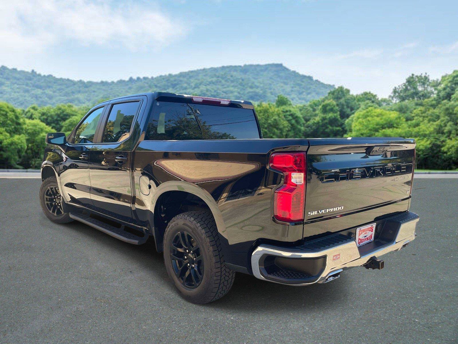Used 2024 Chevrolet Silverado 1500 LT w/ Z71 Off-Road Package AWD/4WD image 5