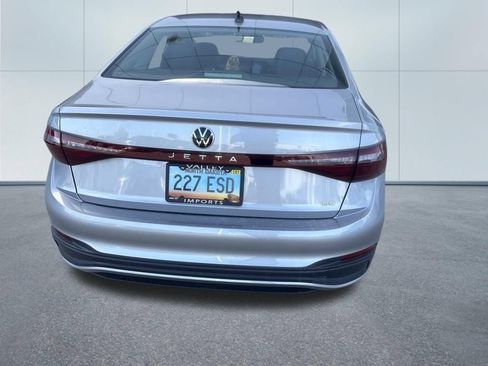 Used 2025 Volkswagen Jetta SE FWD image 5