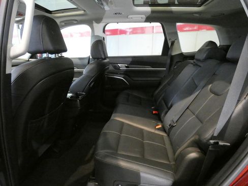 Used 2023 Kia Telluride AWD image 27