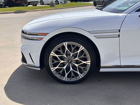 Used 2025 Genesis G90 3.5T image 8