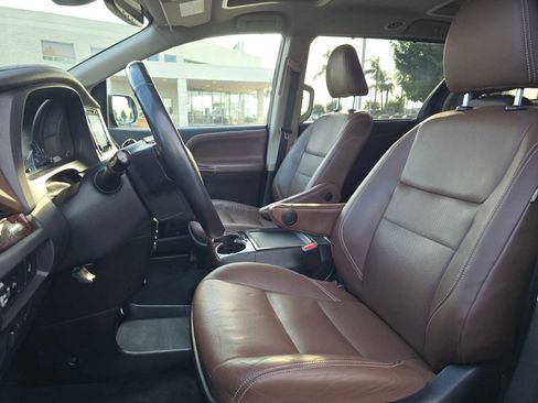 Used 2019 Toyota Sienna Limited image 23
