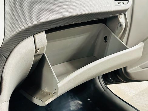 Used 2013 Hyundai Accent GS FWD image 13