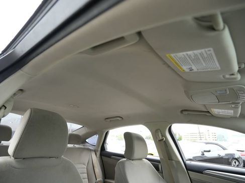 Used 2018 Ford Fusion SE FWD image 30