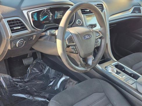 Used 2018 Ford Fusion SE FWD image 10