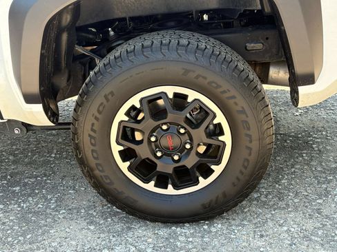 Used 2025 Toyota Tacoma TRD Off-Road AWD/4WD image 27