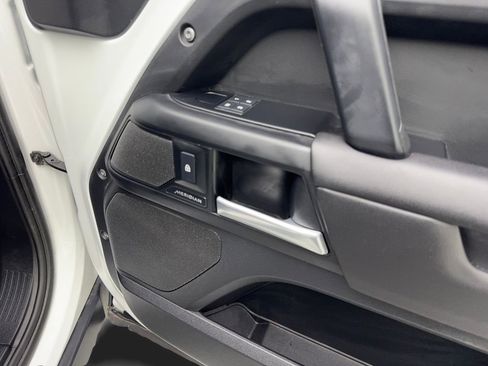 Used 2025 Land Rover Defender 110 S image 47