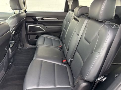 Used 2020 Kia Telluride LX image 17