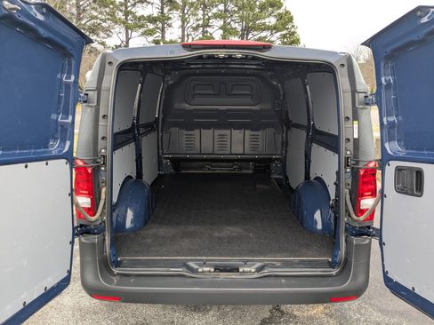 Used 2022 Mercedes-Benz Metris image 3