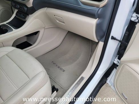 Used 2023 GMC Acadia Denali AWD/4WD image 9