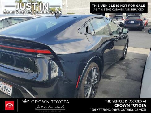 Used 2025 Toyota Prius XLE FWD image 2