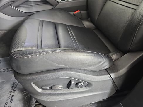 Used 2024 Porsche Cayenne AWD/4WD image 29