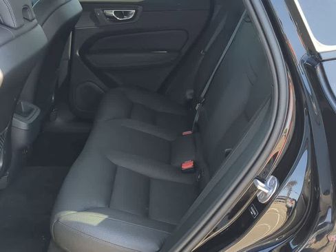 Certified 2024 Volvo XC60 B5 Plus w/ Climate Package AWD/4WD image 18