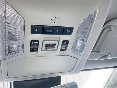 Used 2022 Toyota RAV4 XLE Premium image 34