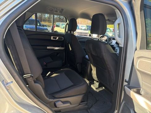 Used 2024 Ford Explorer XLT image 10