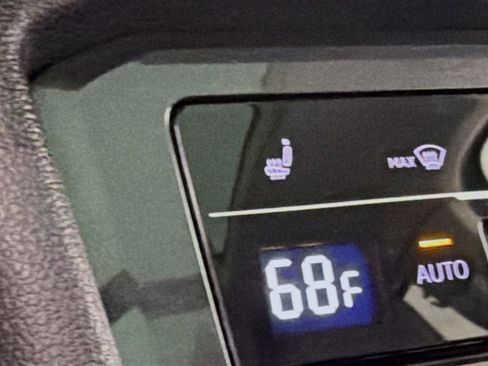 Certified 2023 Volkswagen Tiguan SE w/ Panoramic Sunroof Package image 20