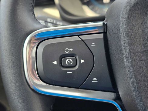 Certified 2024 Volvo XC40 B5 Plus image 30